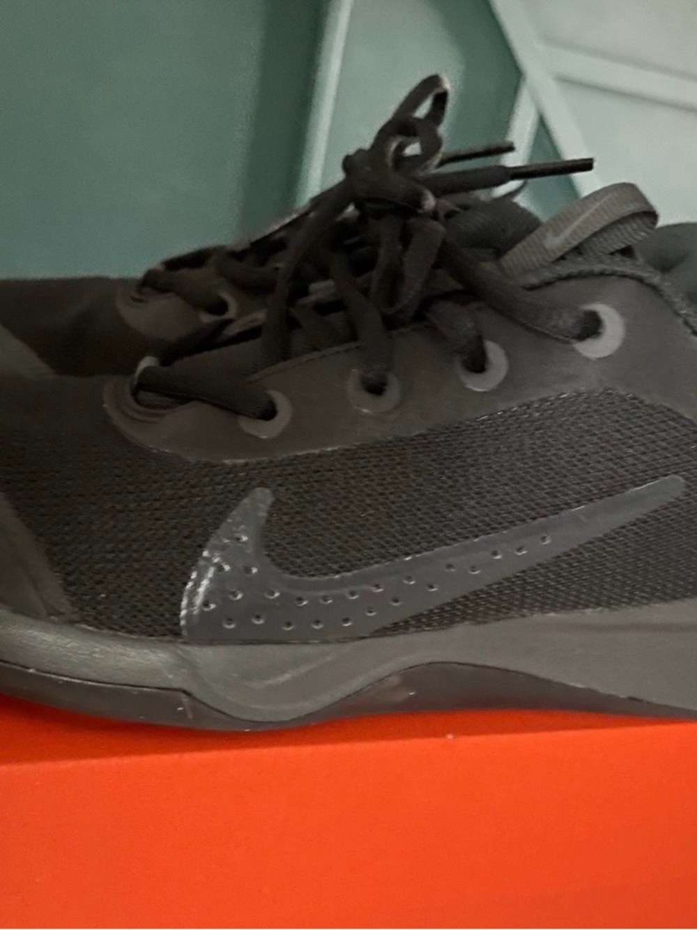 Nike women’s Black Lightweight Training Sneakers